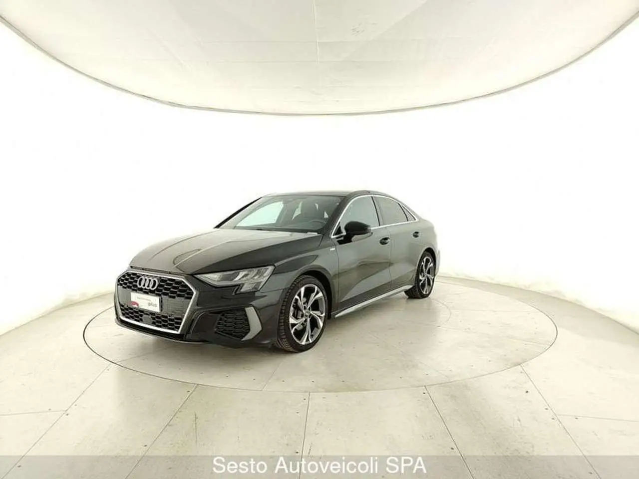 Photo 1 : Audi A3 2023 Essence