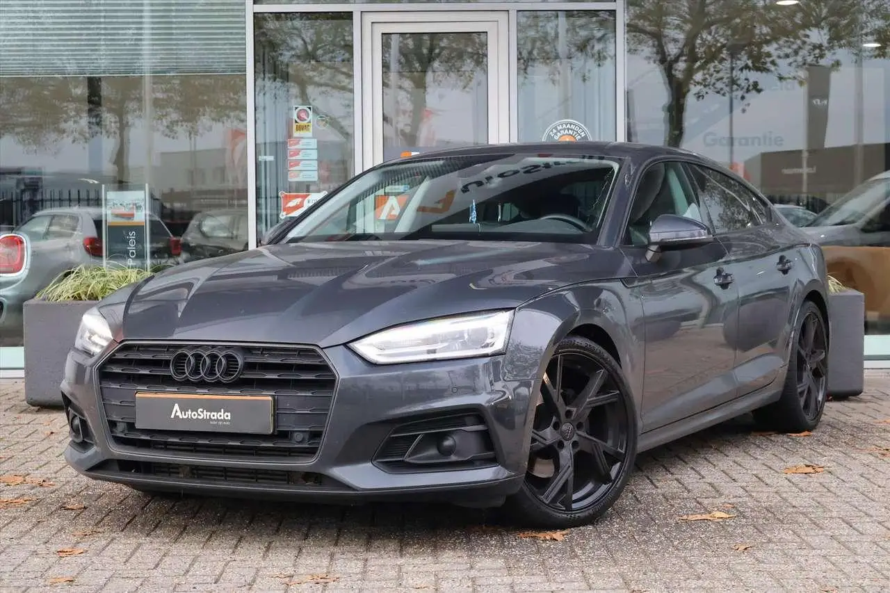 Photo 1 : Audi A5 2019 Hybrid