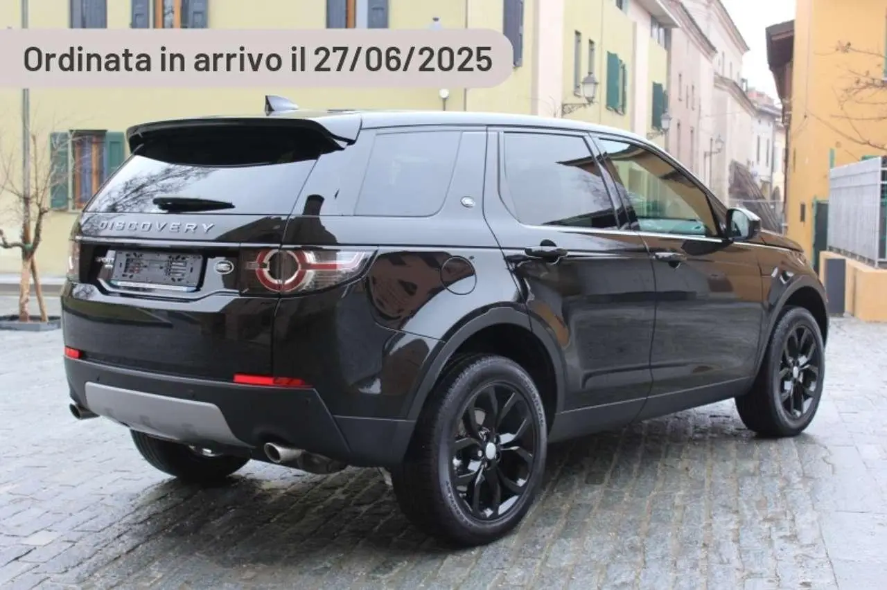 Photo 1 : Land Rover Discovery 2024 Hybrid