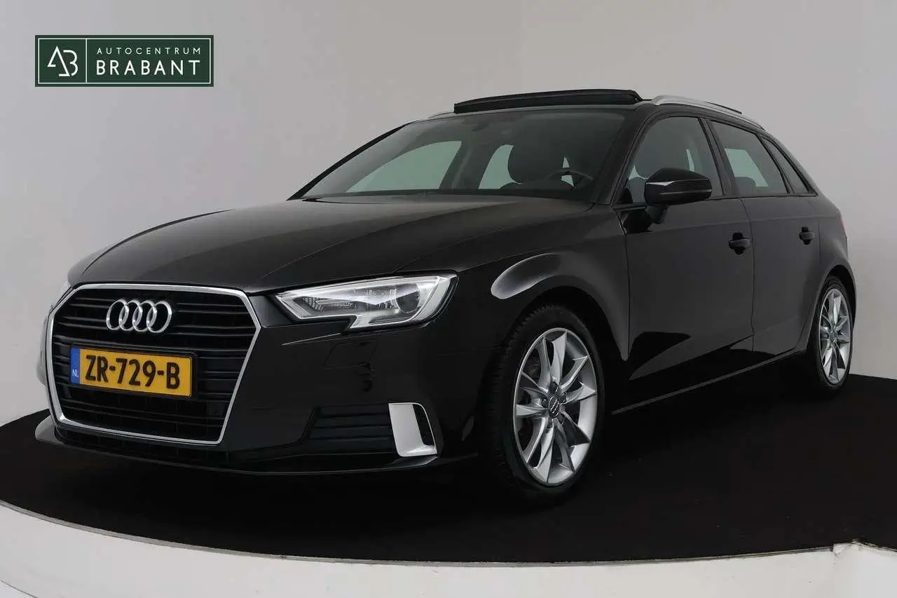 Photo 1 : Audi A3 2018 Petrol