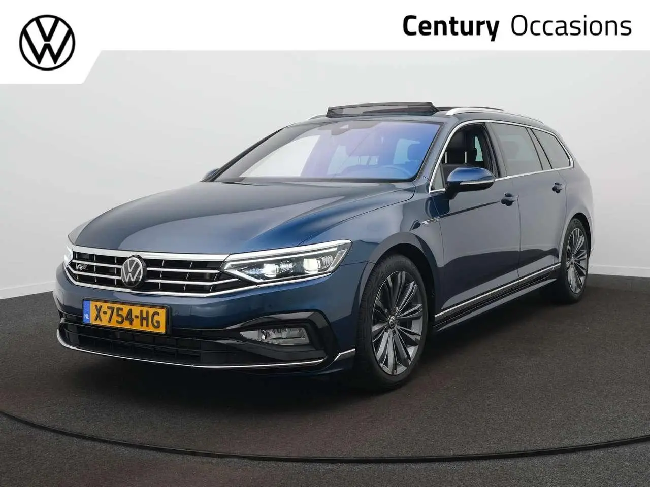 Photo 1 : Volkswagen Passat 2023 Petrol