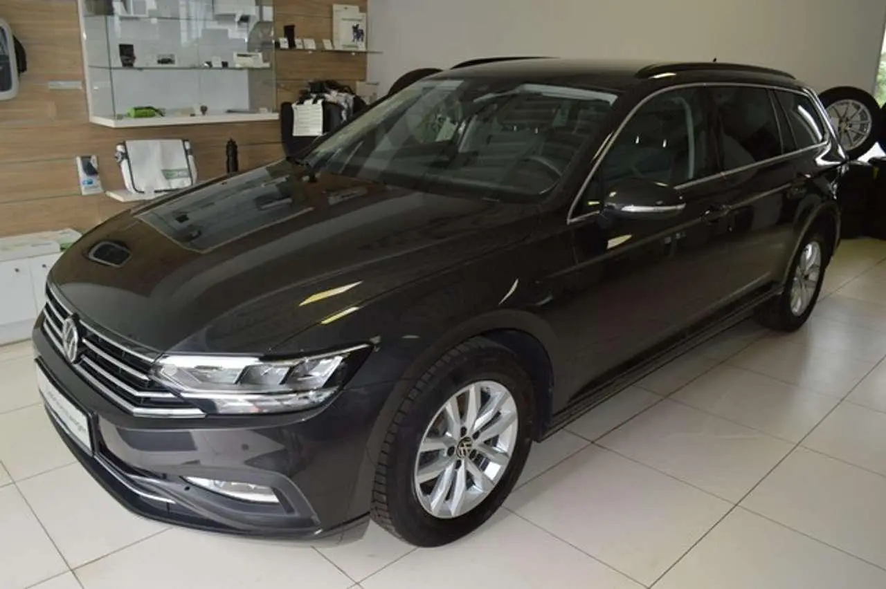 Photo 1 : Volkswagen Passat 2023 Essence