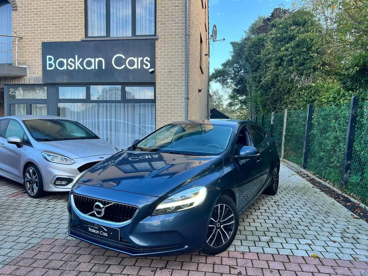 Photo 1 : Volvo V40 2019 Essence