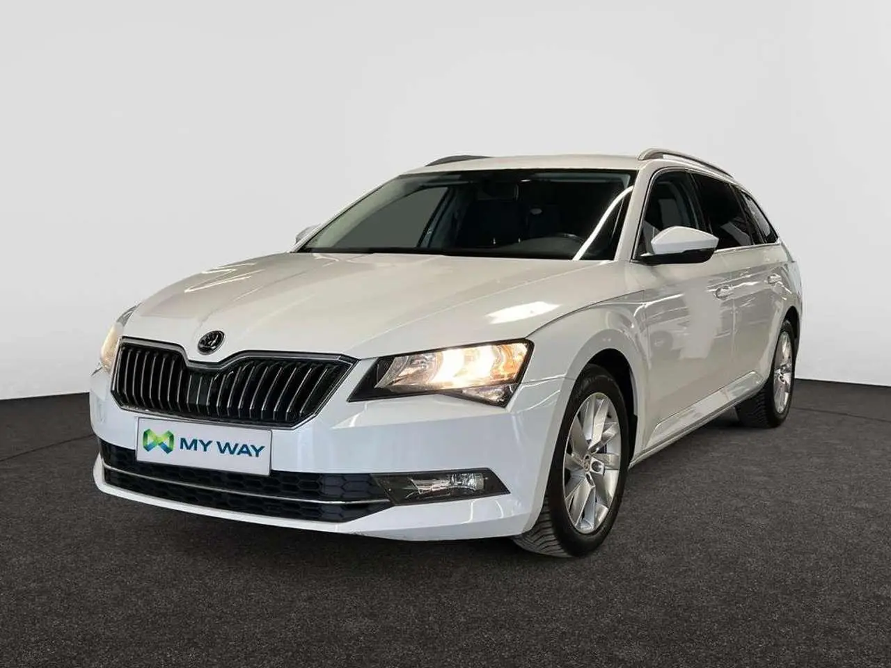 Photo 1 : Skoda Superb 2016 Petrol