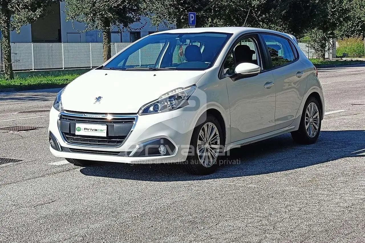 Photo 1 : Peugeot 208 2017 Petrol