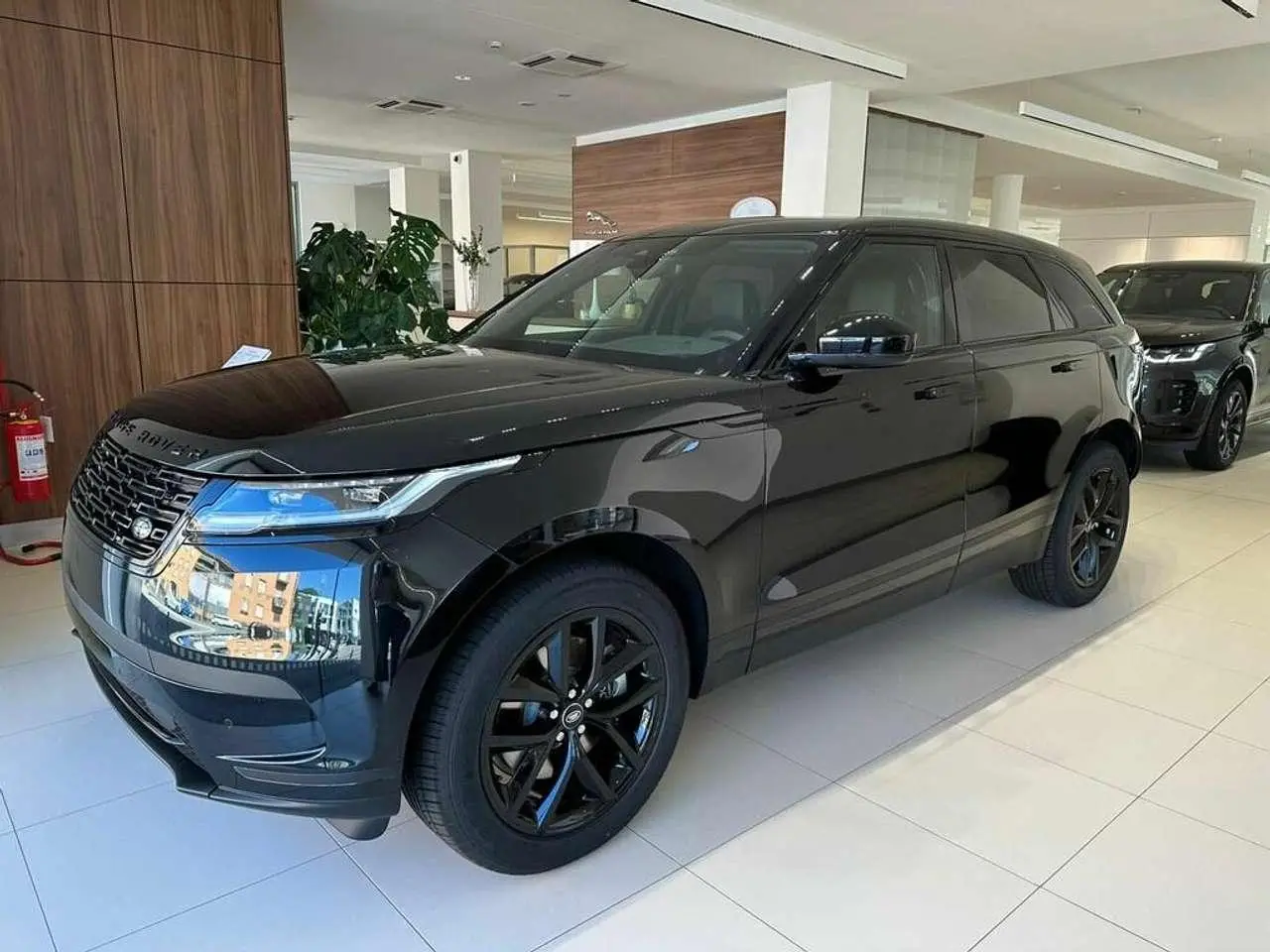 Photo 1 : Land Rover Range Rover Velar 2024 Hybride