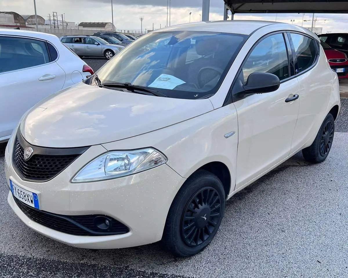 Photo 1 : Lancia Ypsilon 2019 Petrol