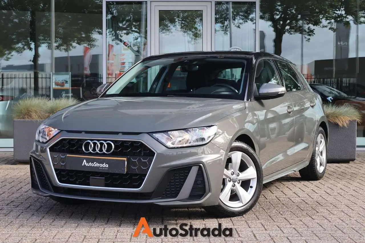 Photo 1 : Audi A1 2019 Essence