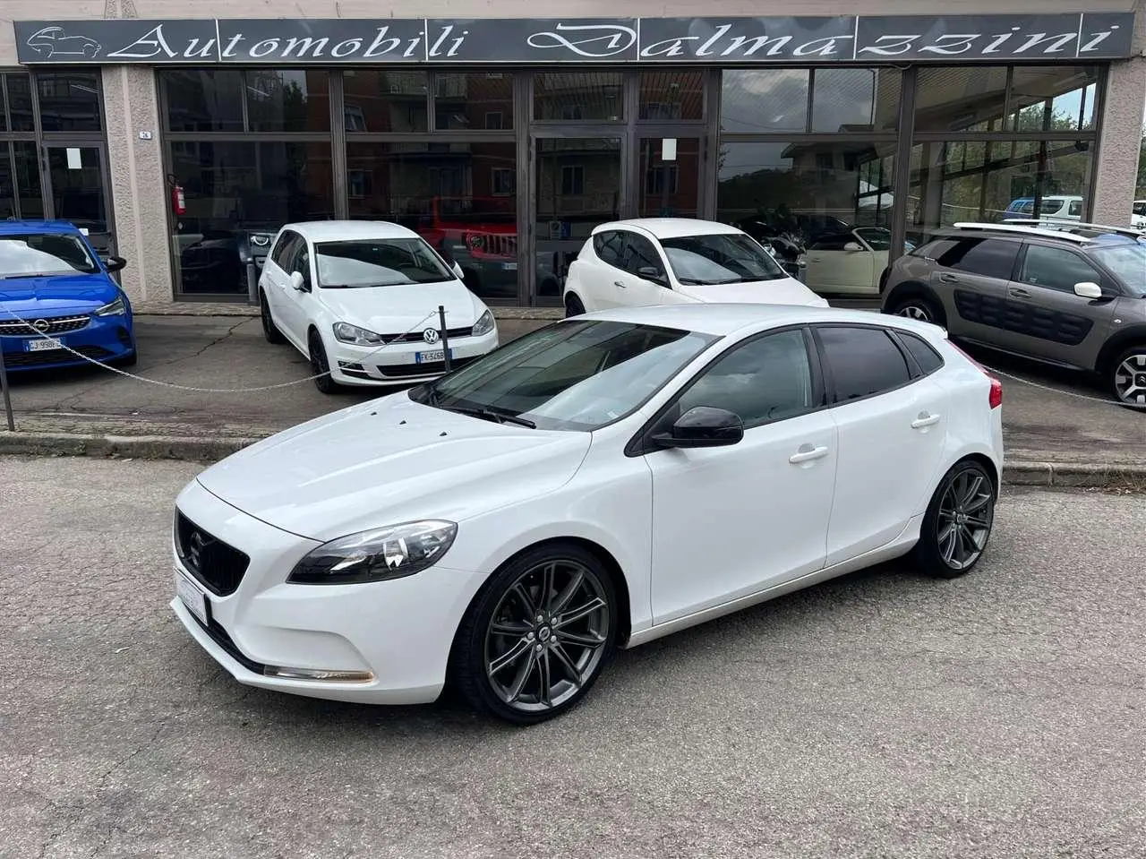 Photo 1 : Volvo V40 2018 Essence