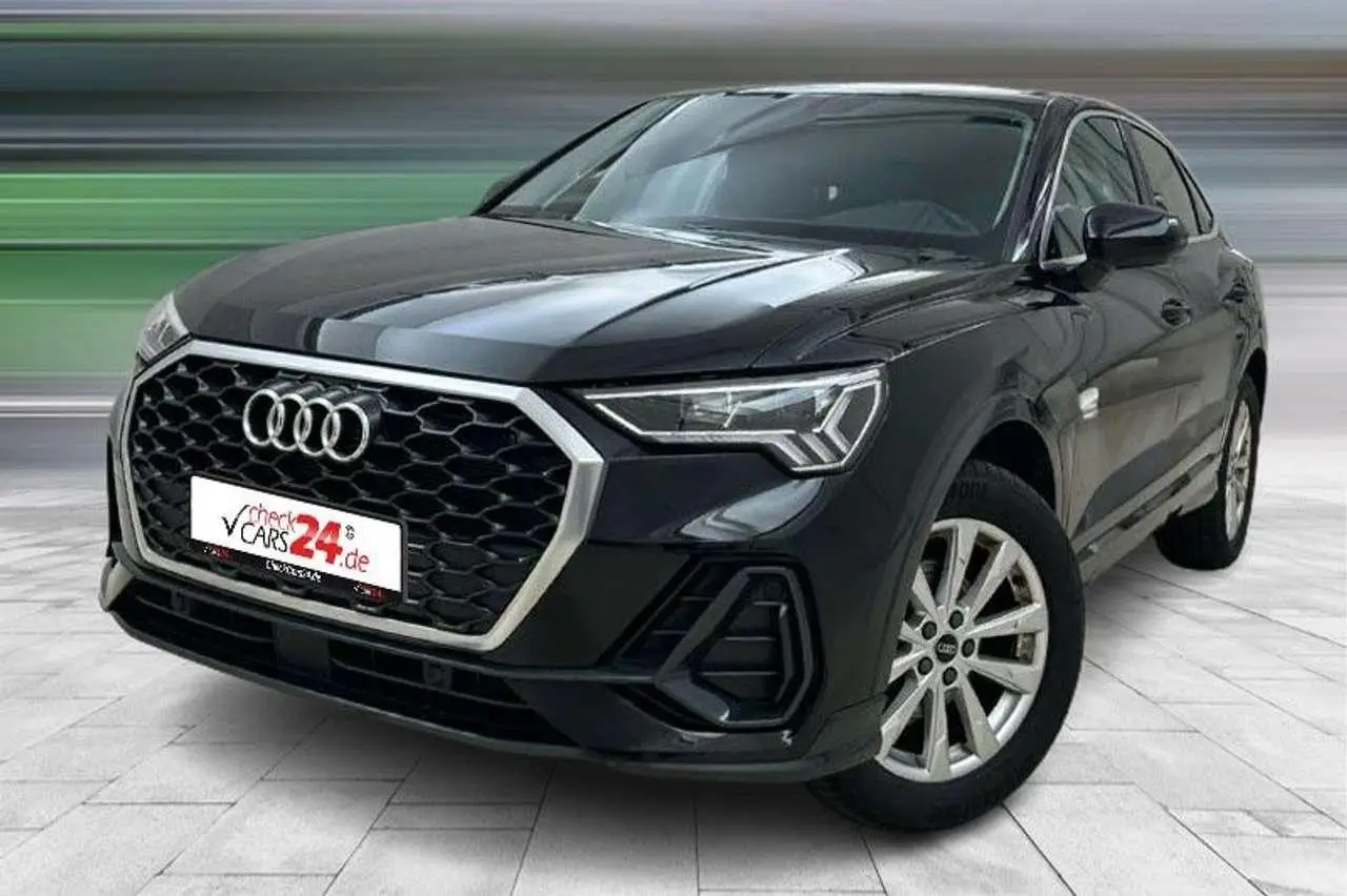 Photo 1 : Audi Q3 2023 Essence