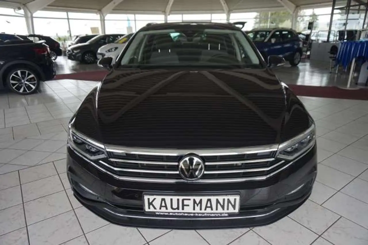 Photo 1 : Volkswagen Passat 2024 Petrol