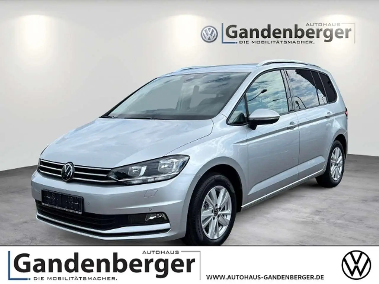 Photo 1 : Volkswagen Touran 2024 Essence