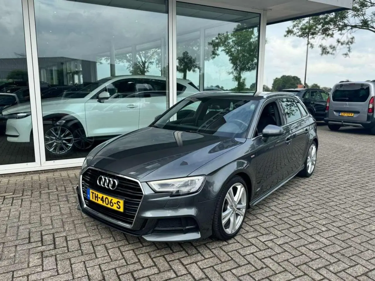 Photo 1 : Audi A3 2018 Petrol