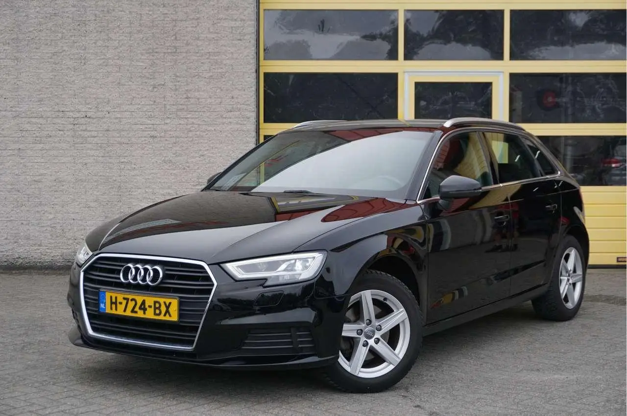 Photo 1 : Audi A3 2020 Petrol