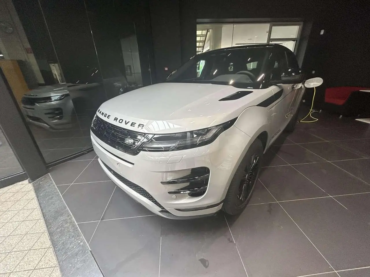 Photo 1 : Land Rover Range Rover Evoque 2024 Hybrid