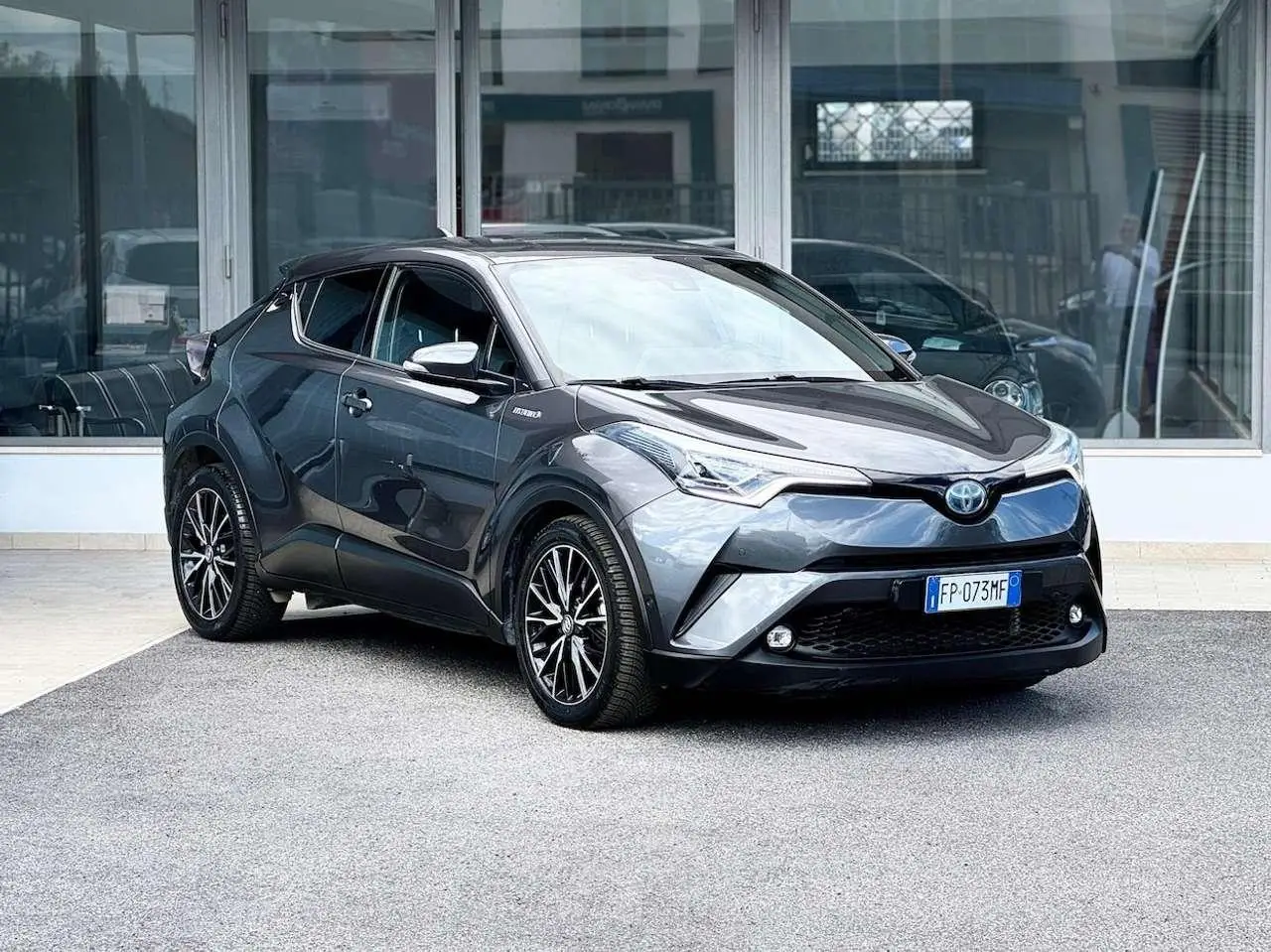 Photo 1 : Toyota C-hr 2018 Hybrid