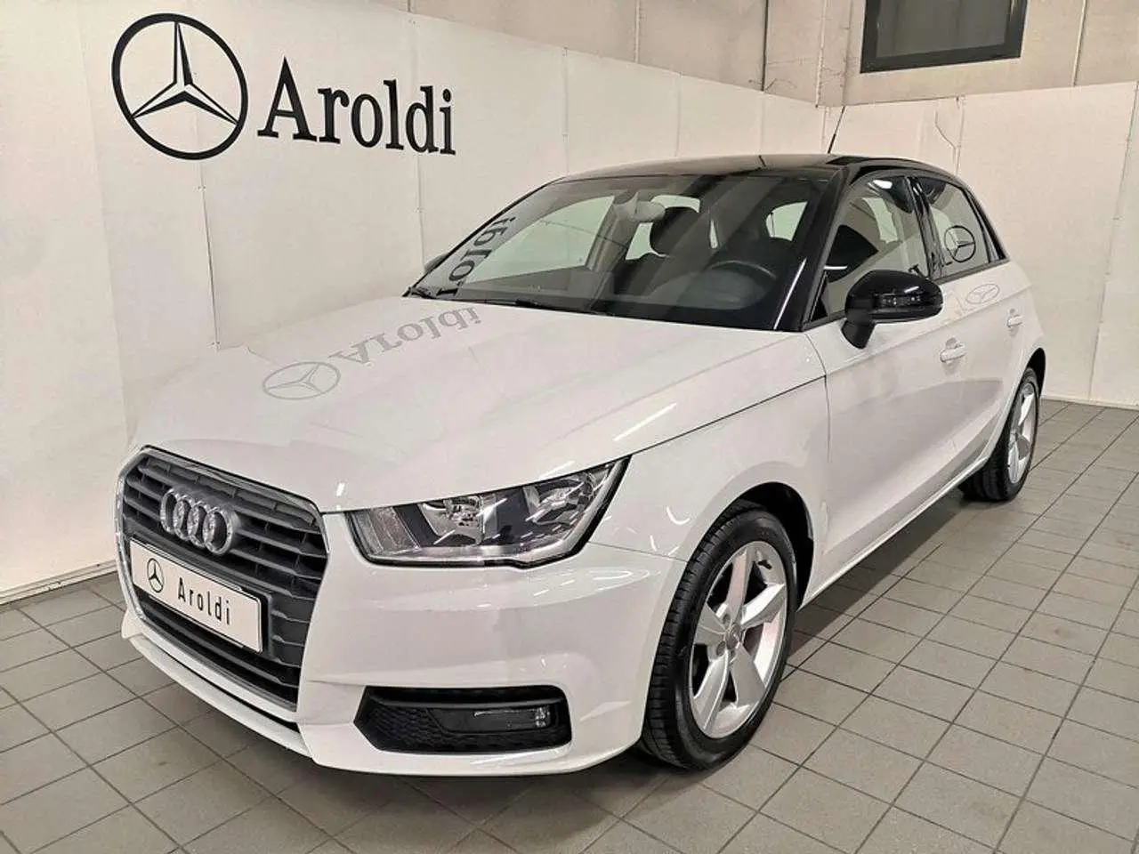 Photo 1 : Audi A1 2015 Petrol