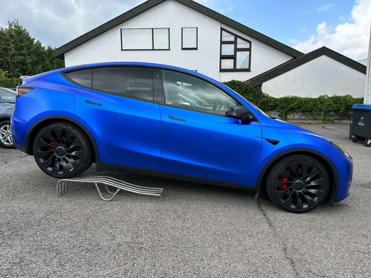 Photo 1 : Tesla Model Y 2023 Électrique