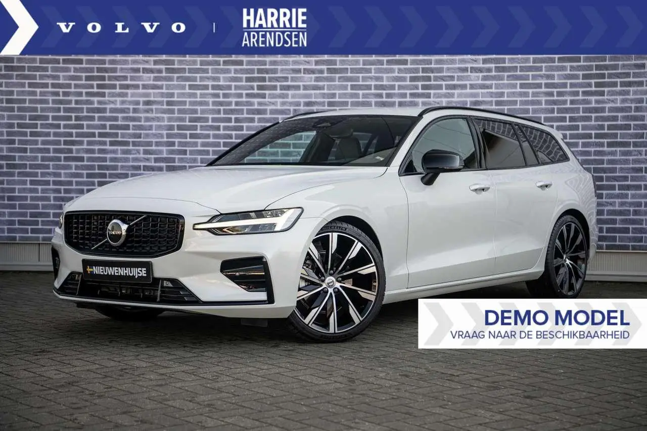 Photo 1 : Volvo V60 2024 Hybride