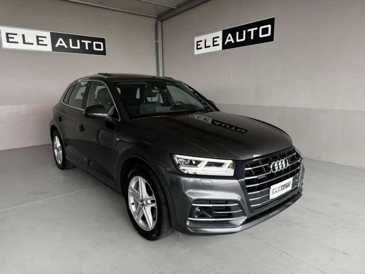 Photo 1 : Audi Q5 2020 Hybride