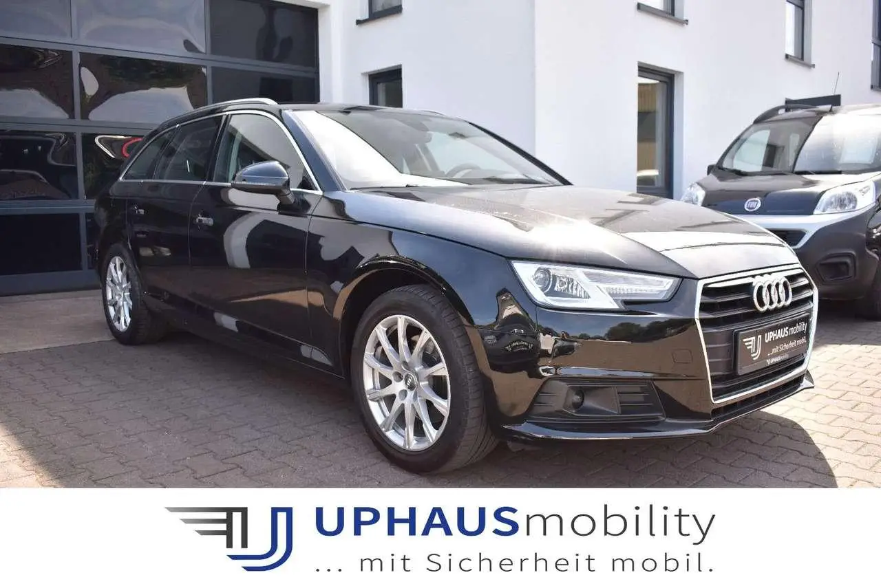 Photo 1 : Audi A4 2017 Petrol