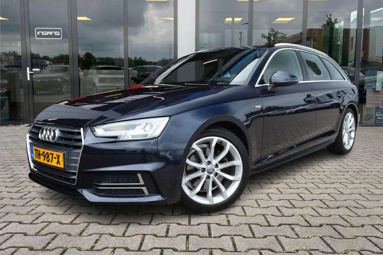 Photo 1 : Audi A4 2018 Petrol