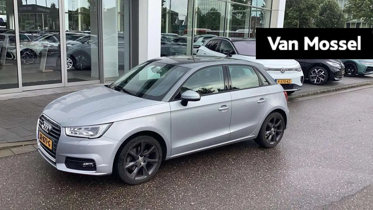 Photo 1 : Audi A1 2015 Petrol