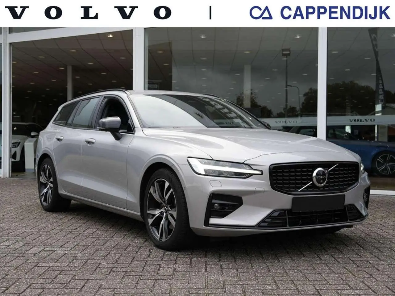 Photo 1 : Volvo V60 2023 Essence