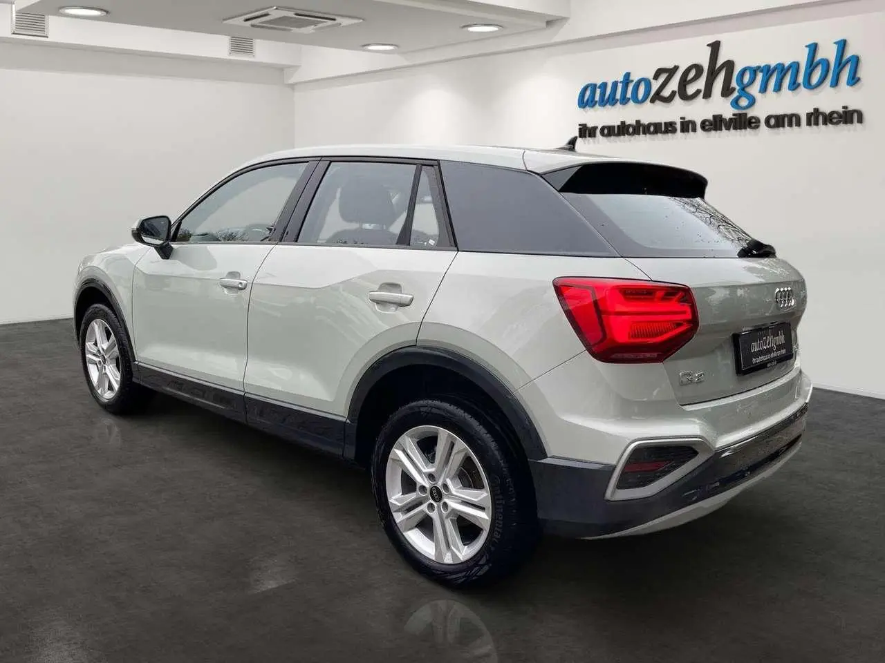 Photo 1 : Audi Q2 2024 Petrol