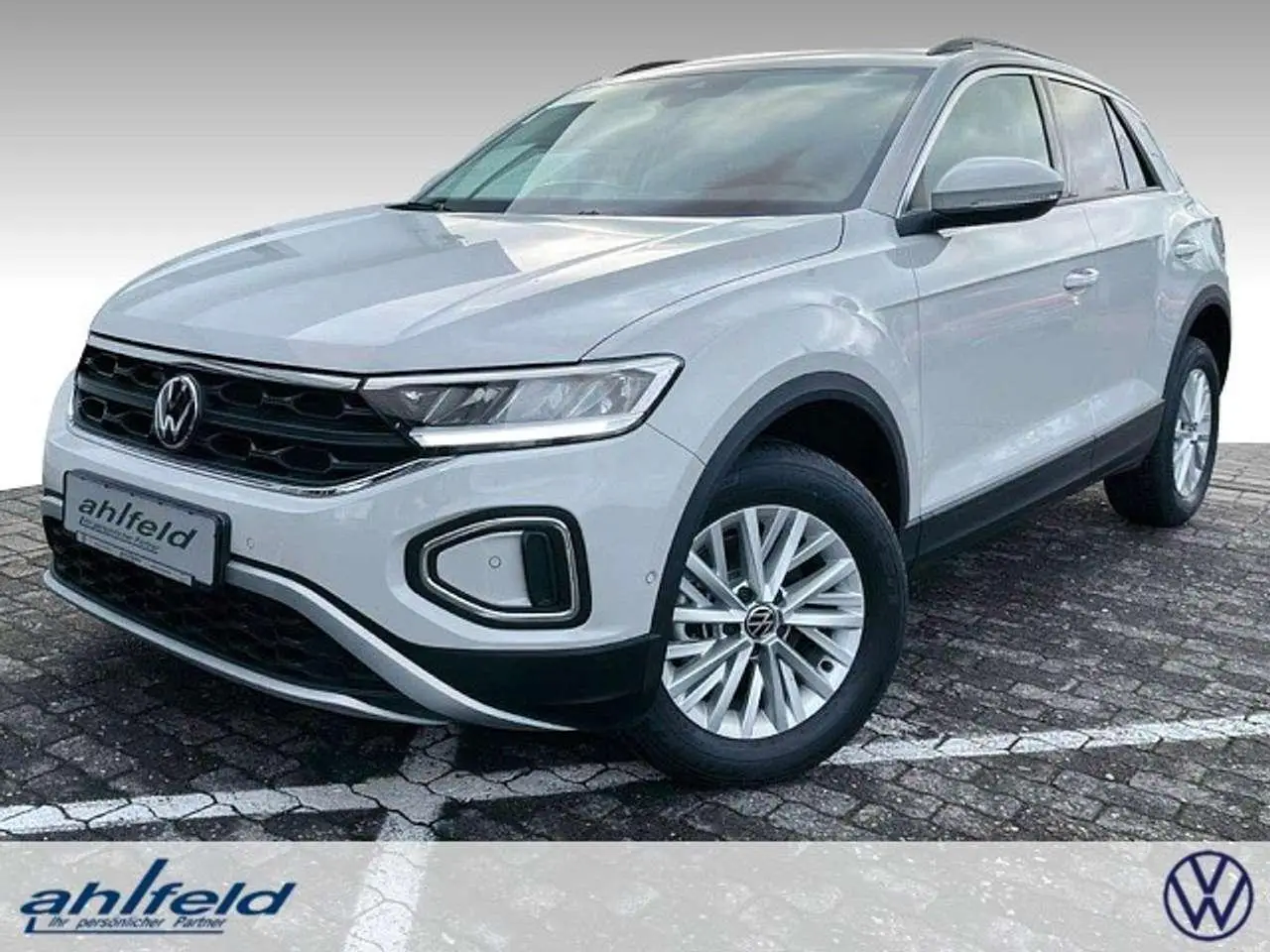 Photo 1 : Volkswagen T-roc 2023 Essence