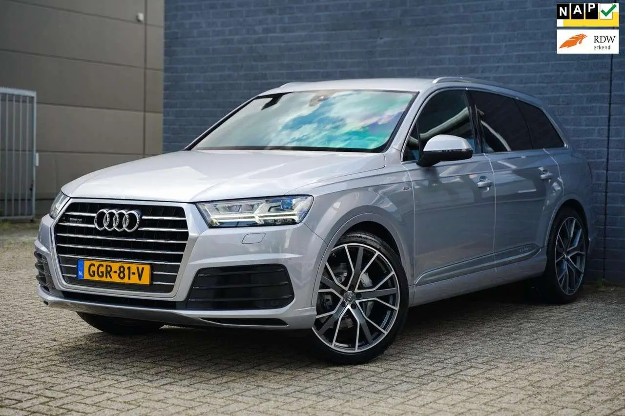 Photo 1 : Audi Q7 2015 Essence