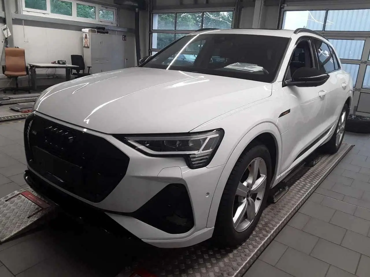 Photo 1 : Audi E-tron 2022 Électrique