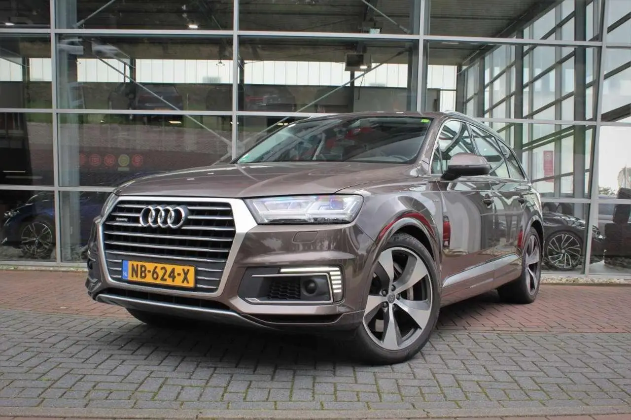 Photo 1 : Audi Q7 2016 Hybride