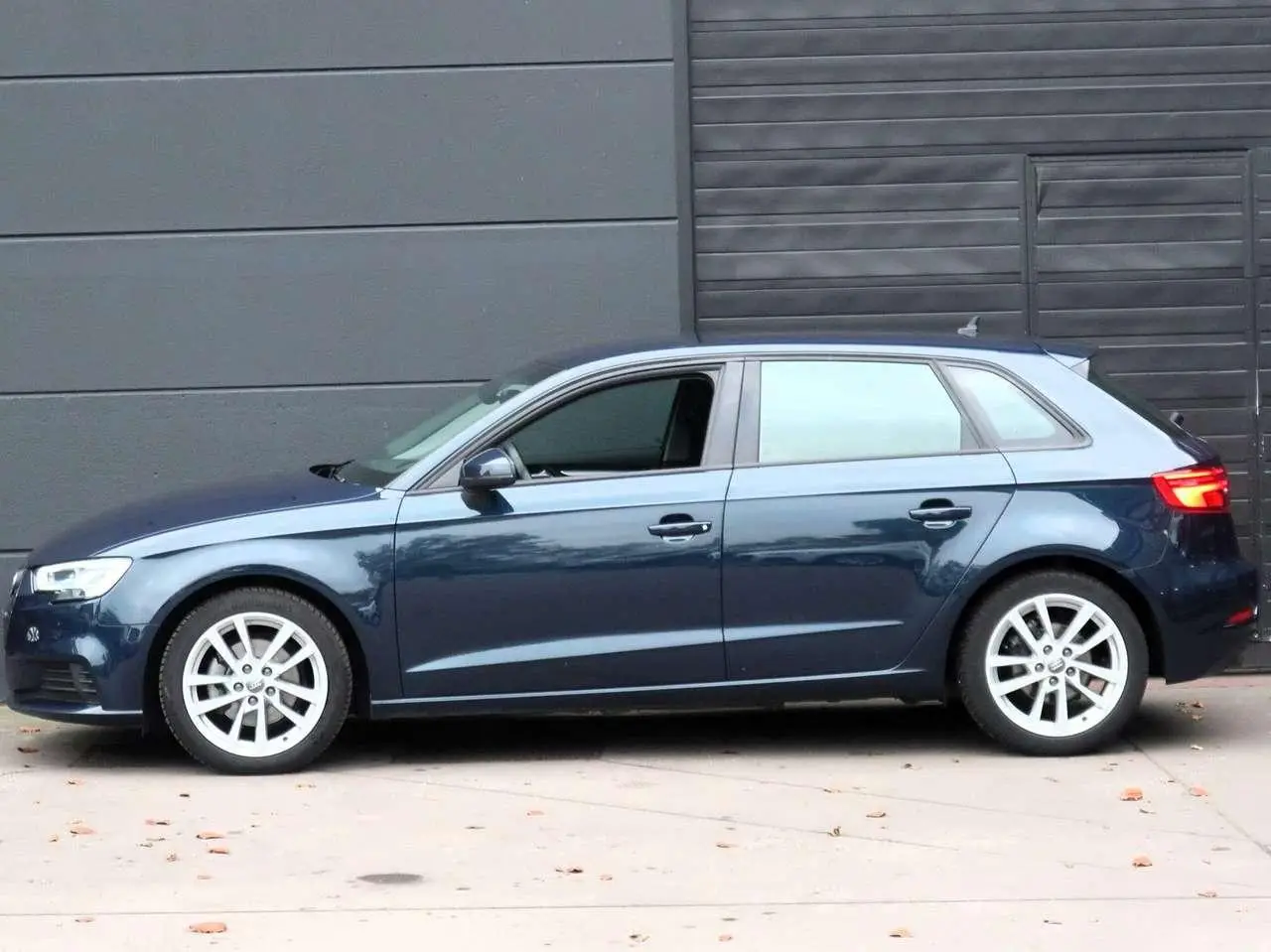 Photo 1 : Audi A3 2019 Petrol