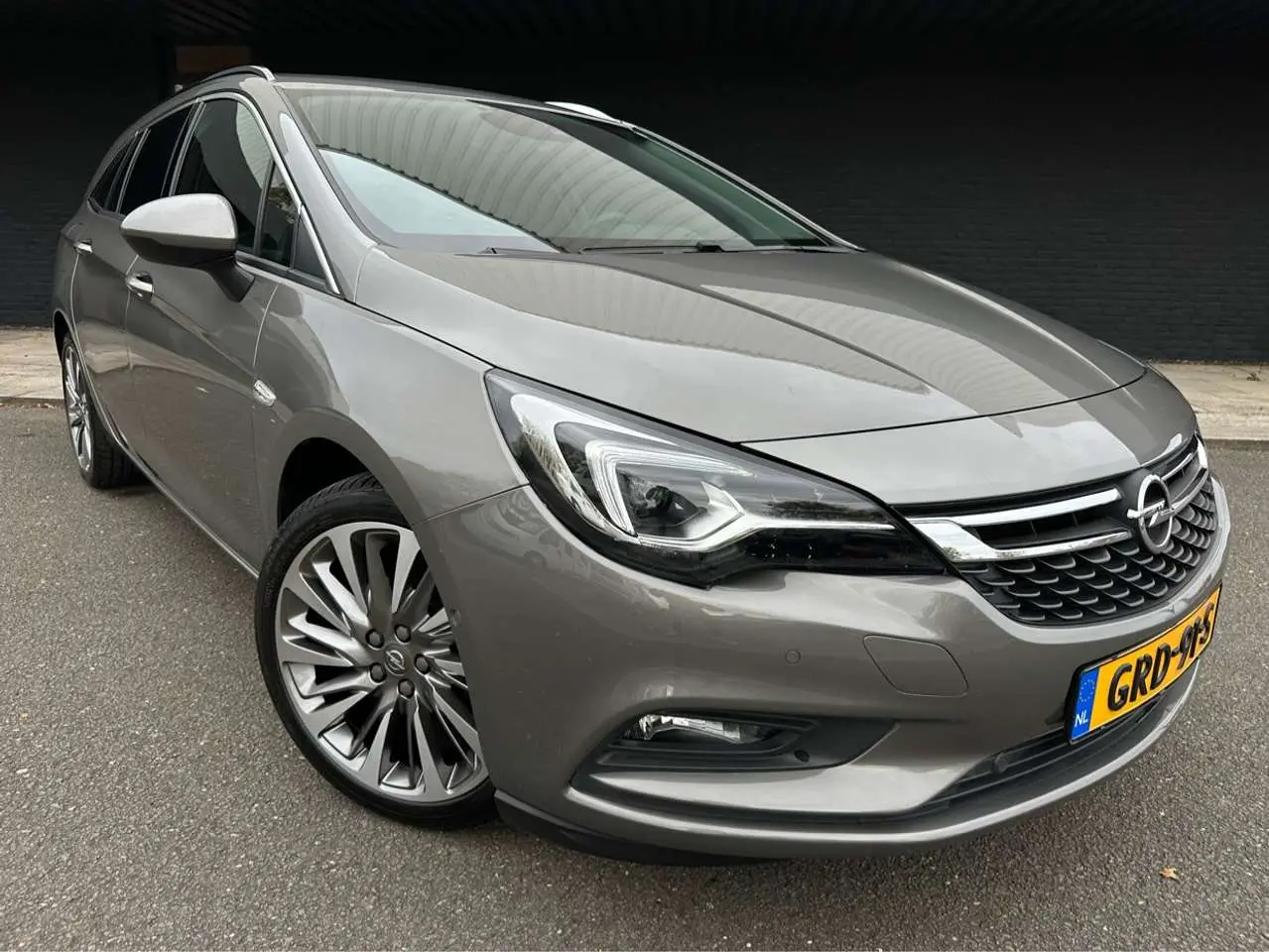 Photo 1 : Opel Astra 2016 Petrol