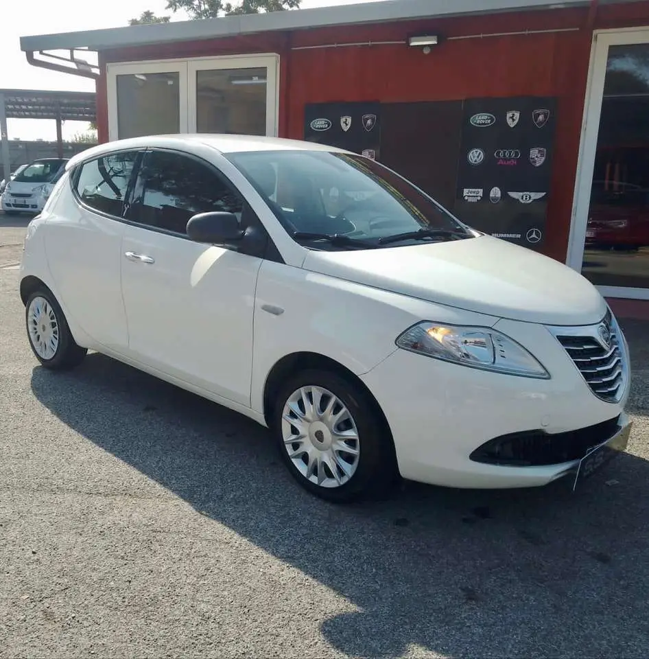 Photo 1 : Lancia Ypsilon 2016 Essence