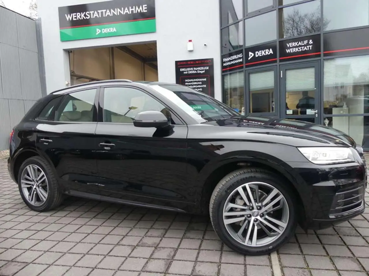 Photo 1 : Audi Q5 2018 Petrol