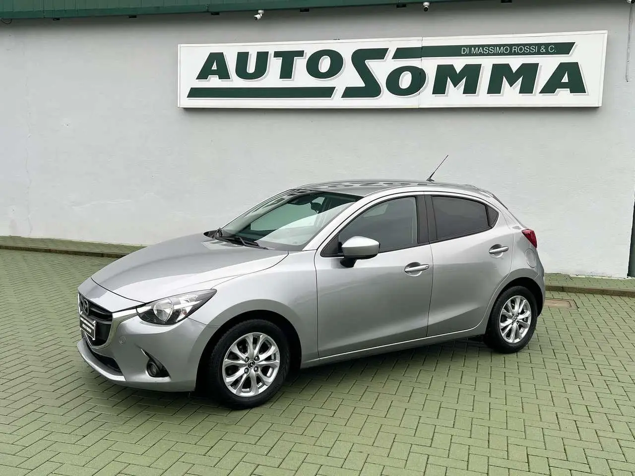 Photo 1 : Mazda 2 2016 Petrol