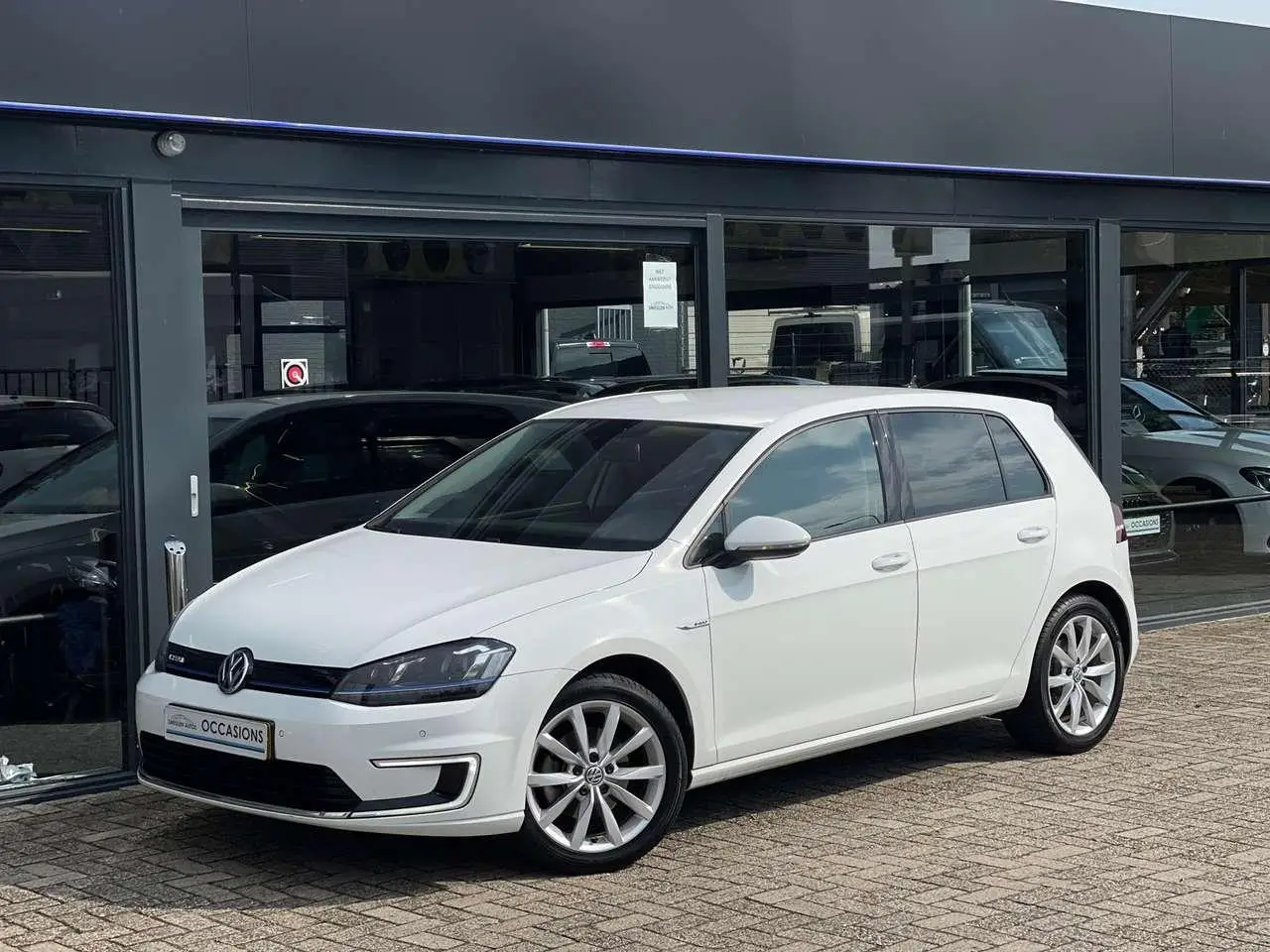 Photo 1 : Volkswagen Golf 2015 Électrique