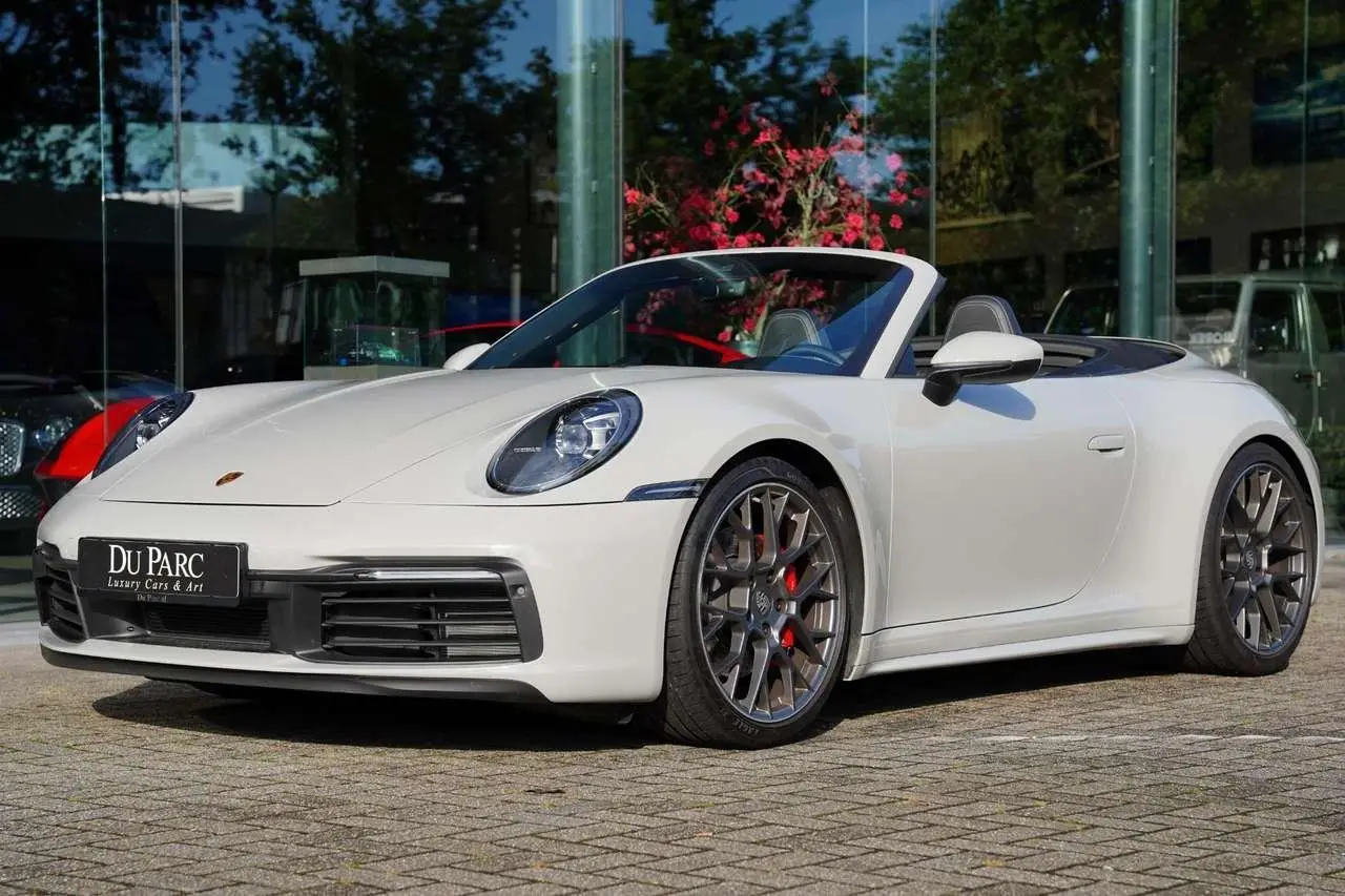 Photo 1 : Porsche 992 2020 Essence