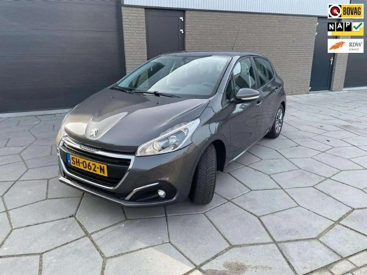 Photo 1 : Peugeot 208 2018 Petrol