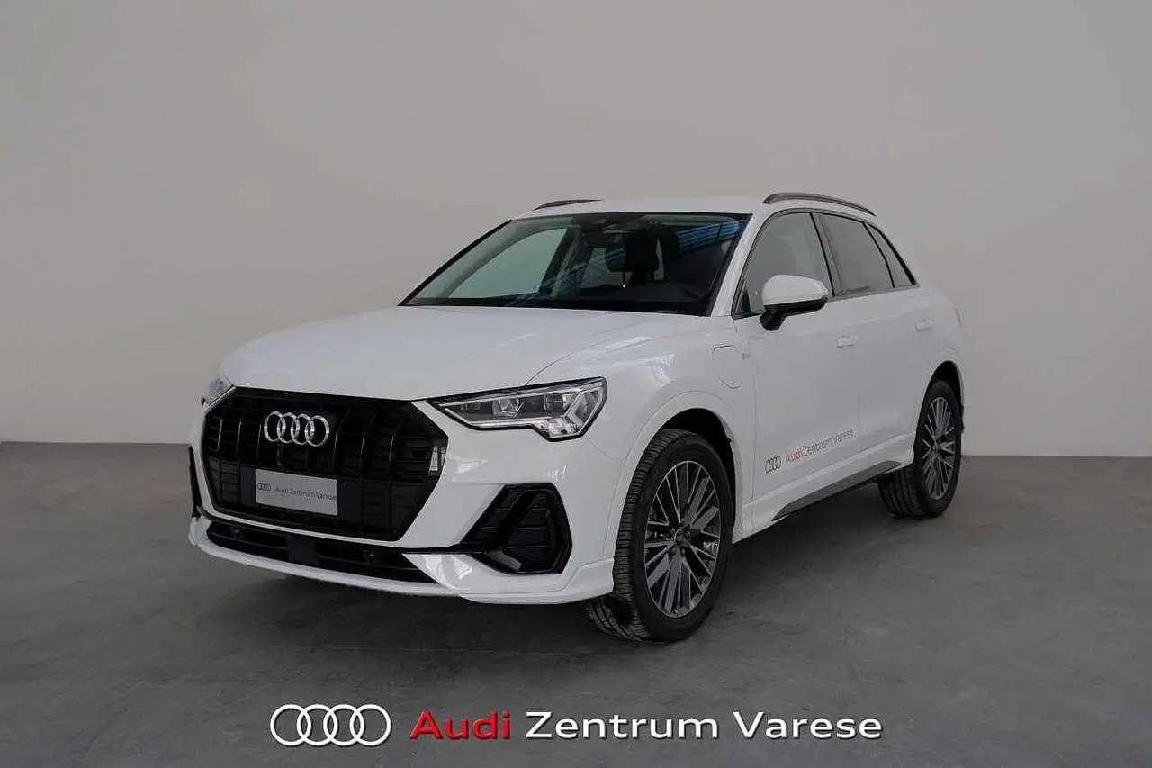 Photo 1 : Audi Q3 2024 Hybrid