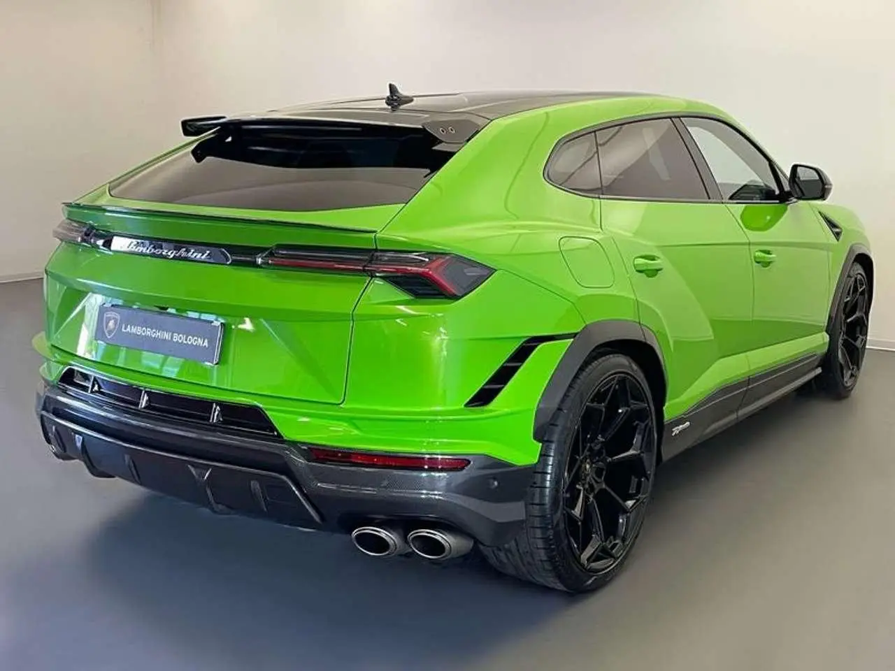 Photo 1 : Lamborghini Urus 2023 Essence