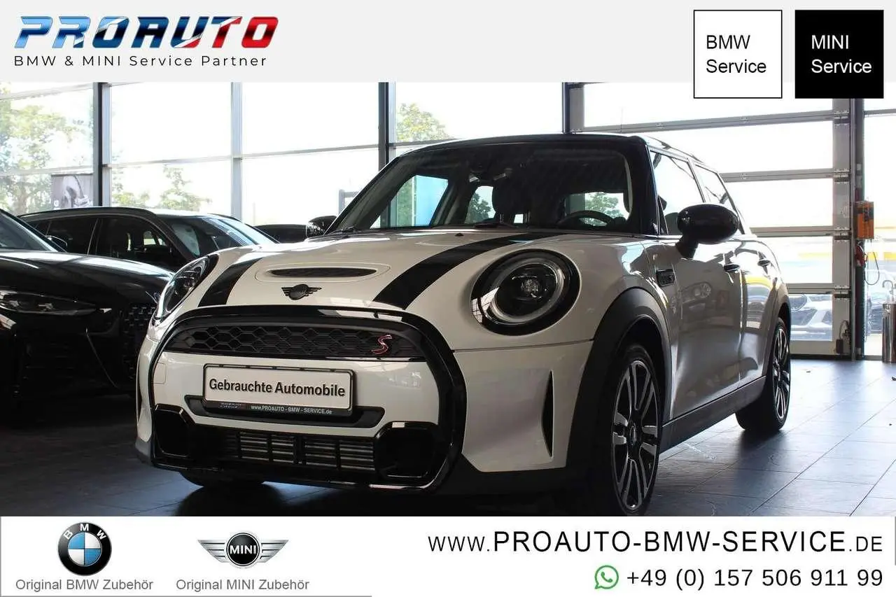 Photo 1 : Mini Cooper 2024 Petrol