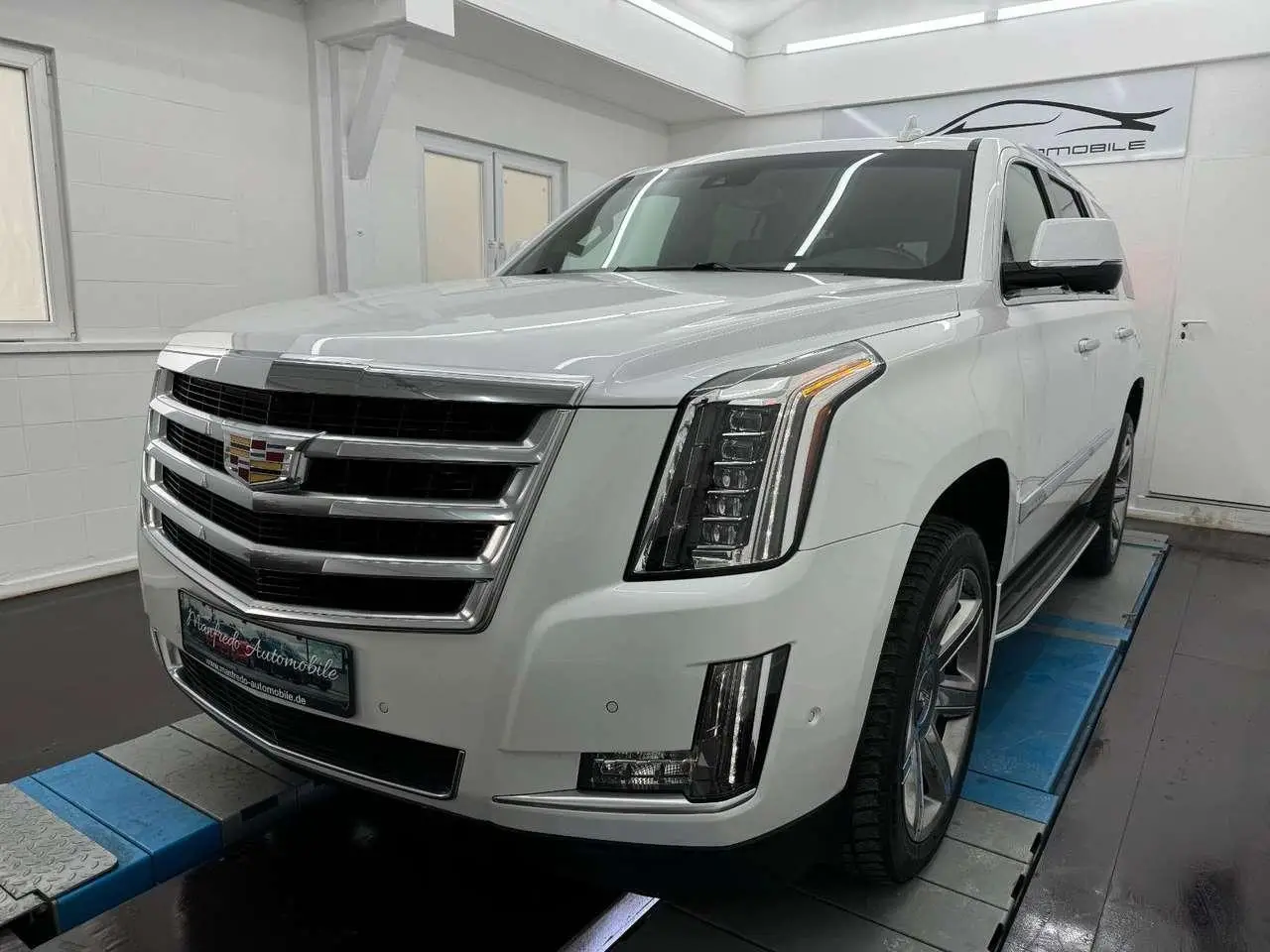 Photo 1 : Cadillac Escalade 2017 Petrol