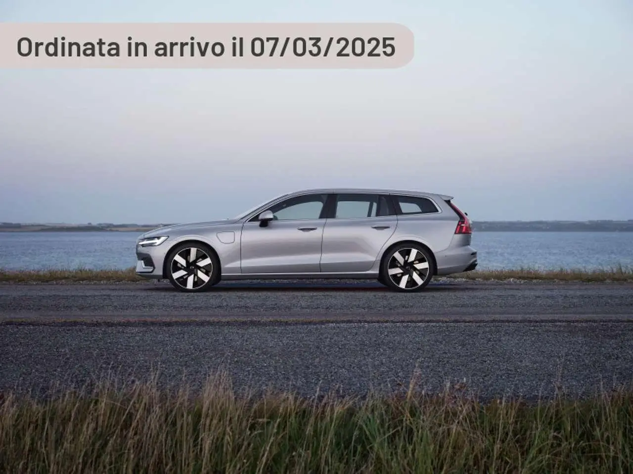 Photo 1 : Volvo V60 2024 Hybride