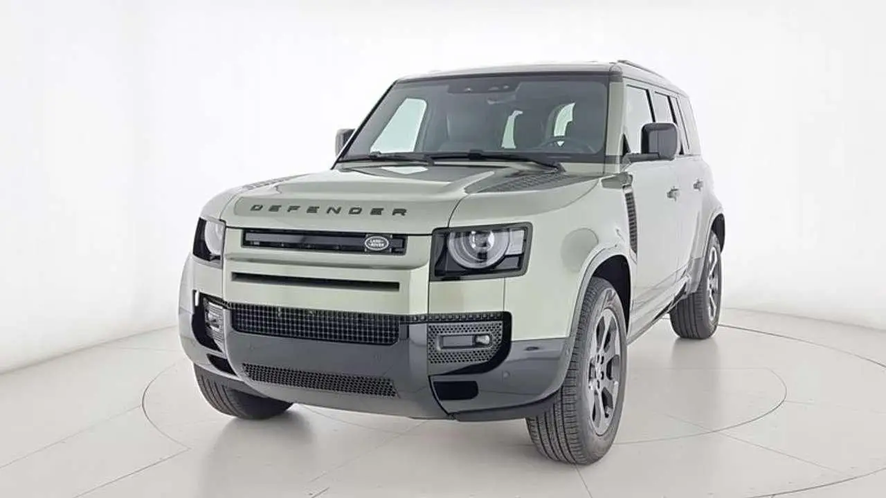 Photo 1 : Land Rover Defender 2024 Hybrid