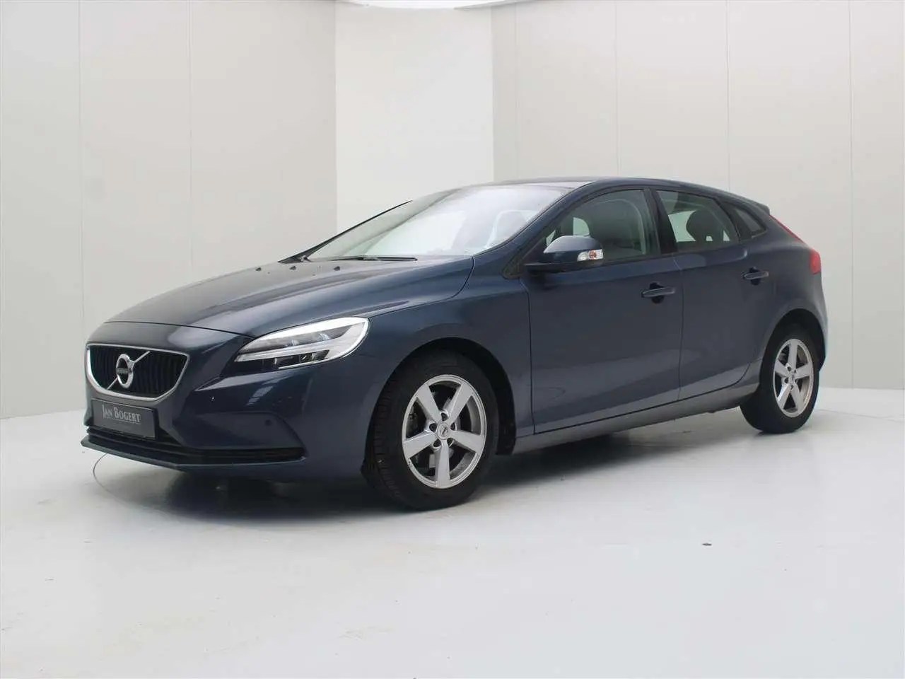 Photo 1 : Volvo V40 2018 Essence