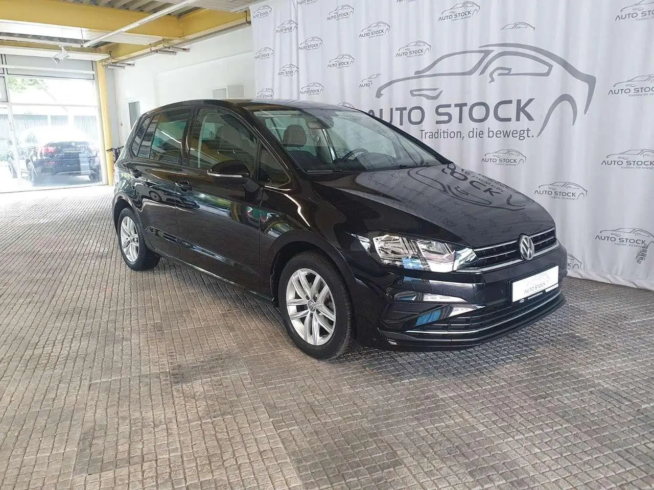 Photo 1 : Volkswagen Golf 2018 Petrol