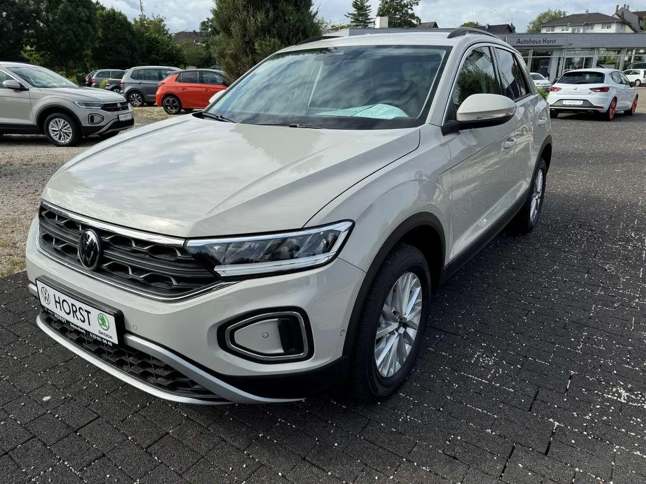 Photo 1 : Volkswagen T-roc 2024 Essence